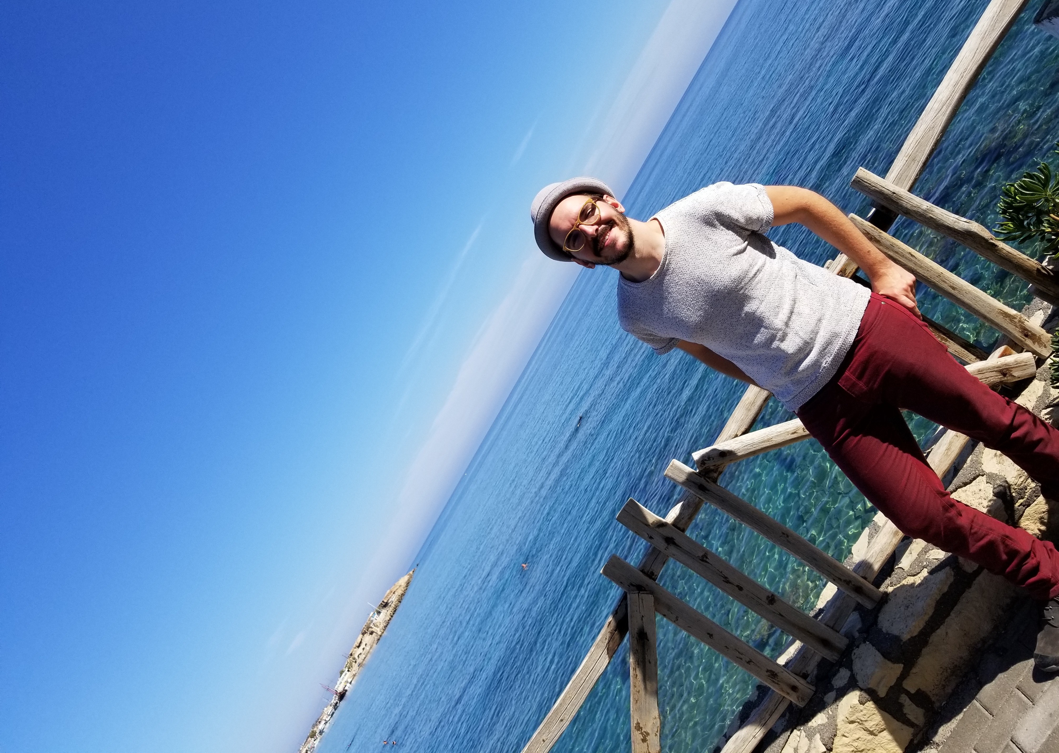 Photo de Floran devant la mer